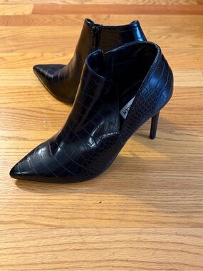 Steve Madden Black Croc-Embossed Pointed Toe Stiletto Booties